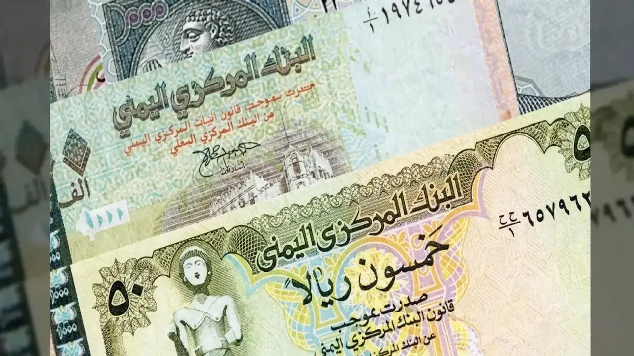 فجوة تاريخية بين دولار صنعاء عند 535 ريال وعدن بـ 1582 ريالًا